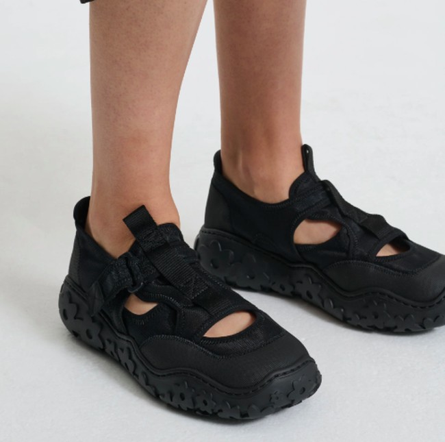 Model Mary Jane Sneakers Model Mary Jane Sneakers