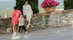 Potret Momen Gemas Rafathar dan Cipung Liburan di Italia