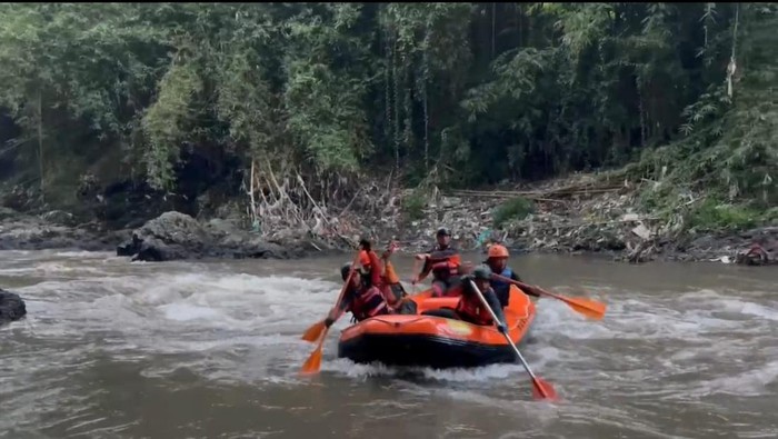 Operasi SAR pencarian korban di Sungai Brantas Kota Malang