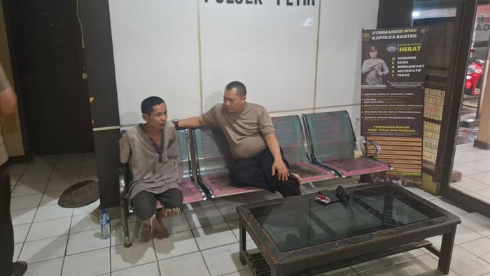 Pelaku Saprudin saat diamankan Polsek Petir, Polres Serang. (dok Istimewa)