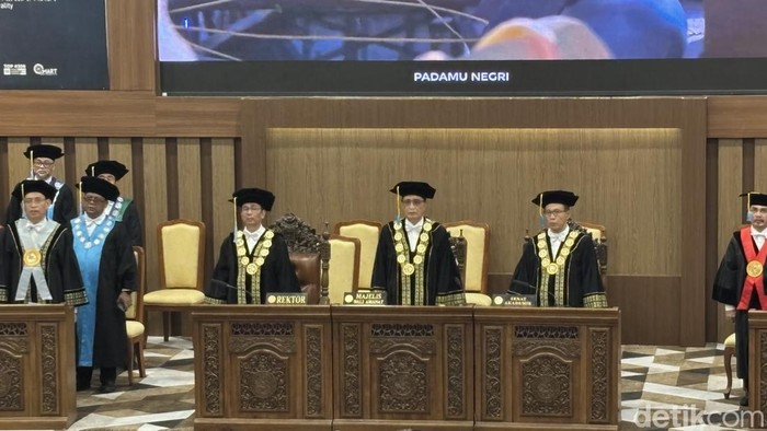 Pelantikan Prof Madyan sebagai Rektor Unair.