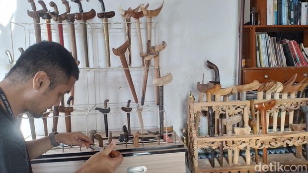 Pengrajin keris di Desa Aeng Tongtong Sumenep