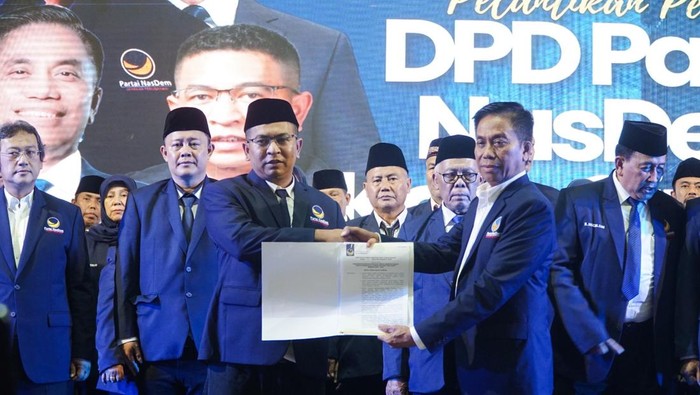 Penyerahan SK Ketua DPD Partai NasDem Kota Cimahi Periode 2025-2029