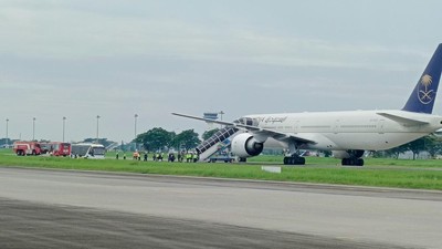 Penampakan Pesawat Saudia Airlines yang Mendarat Darurat di Kualanamu