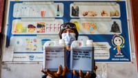 Selanjutnya BBM didistribusikan untuk kebutuhan bagi nelayan serta UMKM di Kota Cilegon. Foto: ANTARA FOTO/Muhammad Bagus Khoirunas