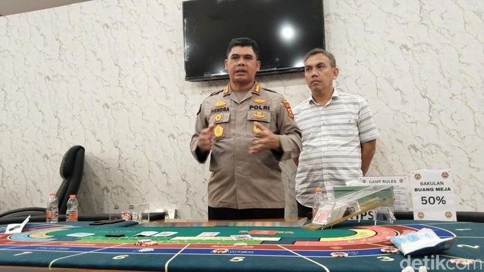 Polisi menggerebek tempat judi kasino di Bandung