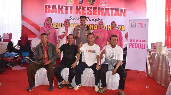 Polres Kuansing menggelar donor darah hingga khitanan massal menyambut HUT Bhayangkara ke-79.