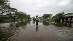 Porong Lumpuh Diterjang Banjir, Jalan Raya Berubah Jadi Sungai