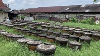 Pabriknya sendiri bertempat di rumah nomor 999. Angka ini dianggap sebagai sumber keberuntungan yang membuat kecap asin buatan Hup Teck begitu populer. Foto: Instagram berrrppp