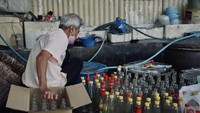 Mengutip Vulcan Post (23/1/2025), pensiunnya Low Bak Tong menjadi akhir perjalanan kecap asin Hup Teck. Sebab tak ada lagi yang berminat meneruskan usaha keluarga ini. Foto: Instagram iamnling