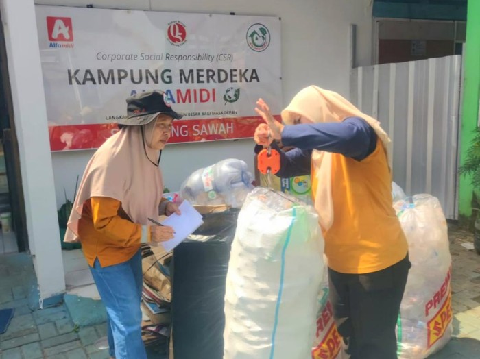 PT Midi Utama Indonesia Tbk (Alfamidi) meresmikan program Kampung Merdeka.