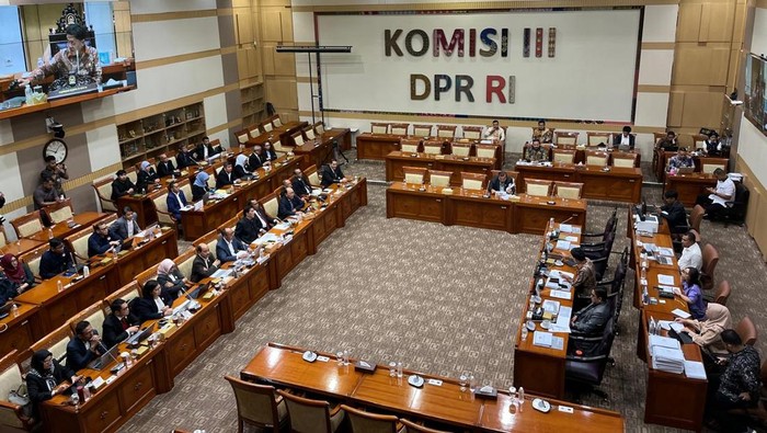 RDPU Komisi III DPR membahas revisi KUHAP di kompleks parlemen Senayan, Jakarta Pusat, Selasa (17/6/2025).
