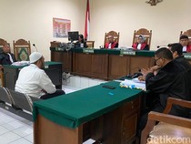 Pria Viral Hadang Saksi Robig Ternyata Staf Tim Kuasa Hukum Terdakwa