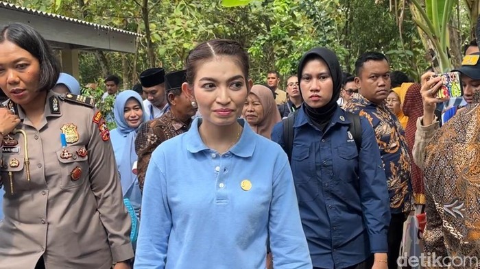 Pembina Seruni Kabinet Merah Putih, Selvi Ananda ditemui usai meresmikan sumur bor di desa Juwok, Sragen, Selasa (17/6/2025).