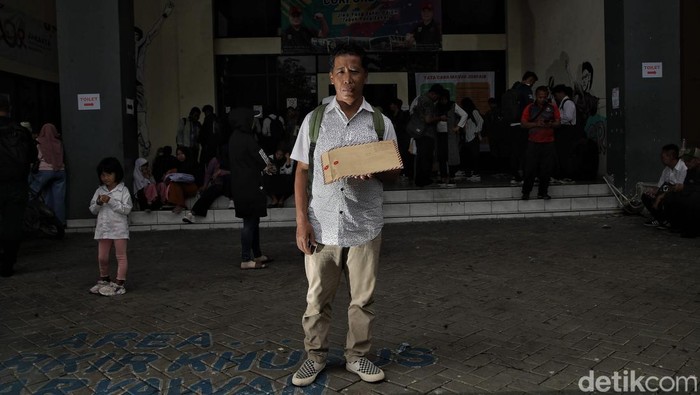 Potret para pencari kerja di Job Fair kawasan Koja, Jakarta Utara, Selasa (17/6/2025). Mereka datang dengan harapan, perjuangan, dan cerita masing-masing.