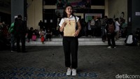 Aulia (19) pernah bekerja sebagai barista dan juga admin kantor. Kini ia kembali mencari peluang kerja yang sesuai dengan pengalamannya.  