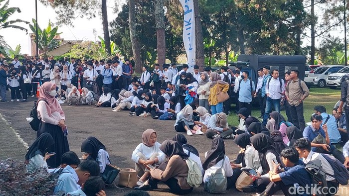 Suasana Antrean Job Fair di Bandung Barat