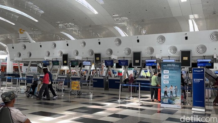 Suasana Bandara Kualanamu, Deli Serdang, Sumut usai pesawat Saudia Airlines mendarat darurat. (Finta Rahyuni/detikSumut)