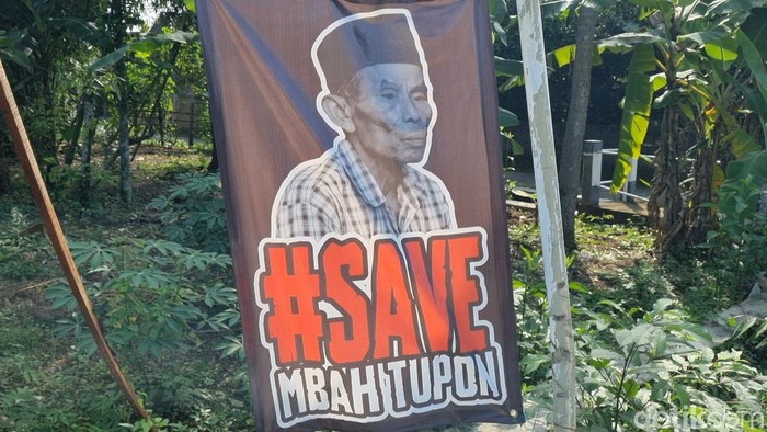 Suasana depan rumah Mbah Tupon korban mafiatanah di Bantul, Selasa (17/6/2025)