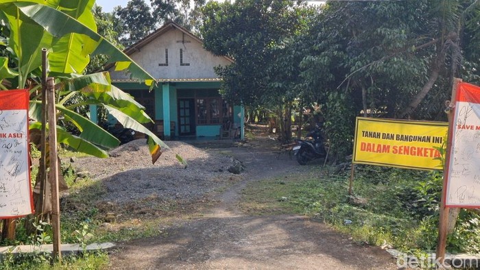 Suasana depan rumah Mbah Tupon korban mafiatanah di Bantul, Selasa (17/6/2025)