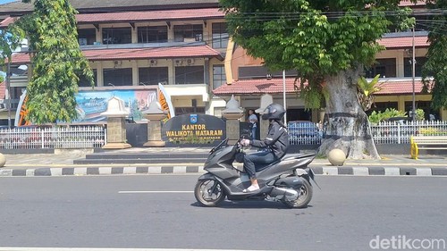 Suasana kantor lama Wali Kota Mataram yang tengah direvitalisasi, Selasa (17/6/2025).