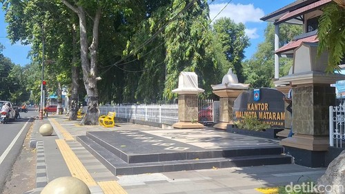 Suasana kantor lama Wali Kota Mataram yang tengah direvitalisasi, Selasa (17/6/2025).