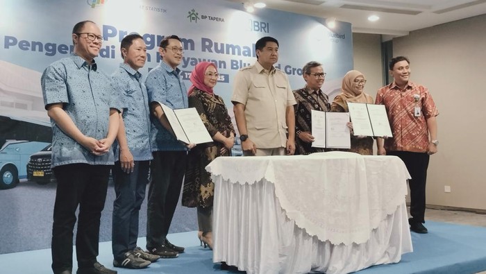 Tanda tangan MoU dukungan 8.000 unit rumah subsidi untuk pegawai dan mitra pengemudi Blue Bird.