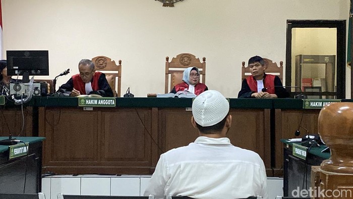 Terdakwa Robig saat memberi keterangan di hadapan hakim PN Semarang, Selasa (17/6/2025).