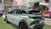 Sementara versi VF6 PLUS punya tenaga lebih buas, power 201 dk dan torsi 310 Nm. Performa lebih buas tentu punya konsekuensi berupa jarak tempuh yang lebih rendah, yakni 430 km. Foto: Luthfi Anshori/detikOto
