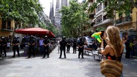 Dengan perpaduan arsitektur menakjubkan, laut, dan sinar matahari, Barcelona menarik lebih dari 15 juta pengunjung tahun lalu - hampir 10 kali lipat dari jumlah penduduknya. Foto: REUTERS/Bruna Casas