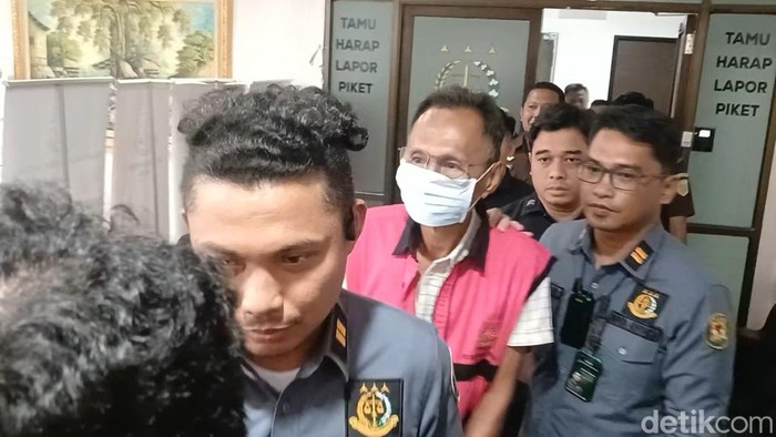 WNA asal Singapura berinisial PTP ditetapkan tersangka dugaan tindak pidana korupsi penyalahgunaan prasarana, sarana, dan utilitas umum (PSU) di Kecamatan Batu Aji, Kota Batam.(Alamudin/detikSumut)