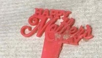 Seorang pria 60 tahun pernah tak sengaja menelan hiasan plastik bertuliskan ‘Happy Mothers Day’ saat menyantap cupcake di Hari Ibu. Ia pun harus jalani operasi kecil untuk mengeluarkannya. Foto: Istimewa