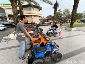 Cerita Aang, Eks ABK Berburu Cuan di Taman Cilimus Kuningan