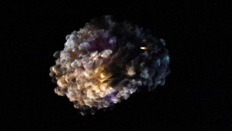 Missiles launched from Iran are intercepted as seen from Ashkelon, Israel, June 18, 2025. REUTERS/Amir Cohen      TPX IMAGES OF THE DAY