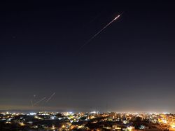 Aksi Iron Dome Israel Kewalahan Tangkis Rudal Iran