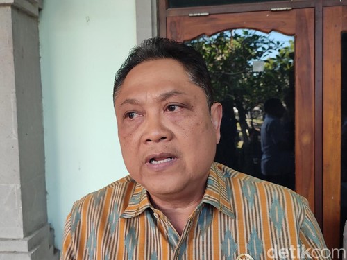 Anggota DPD RI Provinsi Bali Ida Bagus Rai Dharmawijaya Mantra alias Rai Mantra