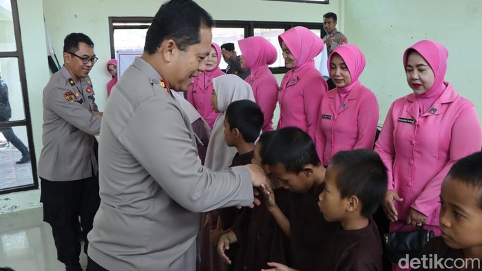 Bakti sosial Polres Nganjuk di momen HUT Bhayangkara