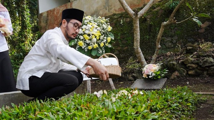 Bupati Bandung Barat, Jeje Ritchie Ismail Nyekar ke Makam Bupati Pertama KBB, Abubakar