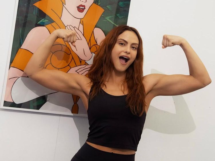 Camila Mendes Jadi Gym-Bro, Ini Otot Kekarnya!