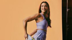 Camila Mendes Jadi Gym-Bro, Ini Otot Kekarnya!