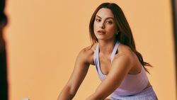 Camila Mendes Jadi Gym-Bro, Ini Otot Kekarnya!