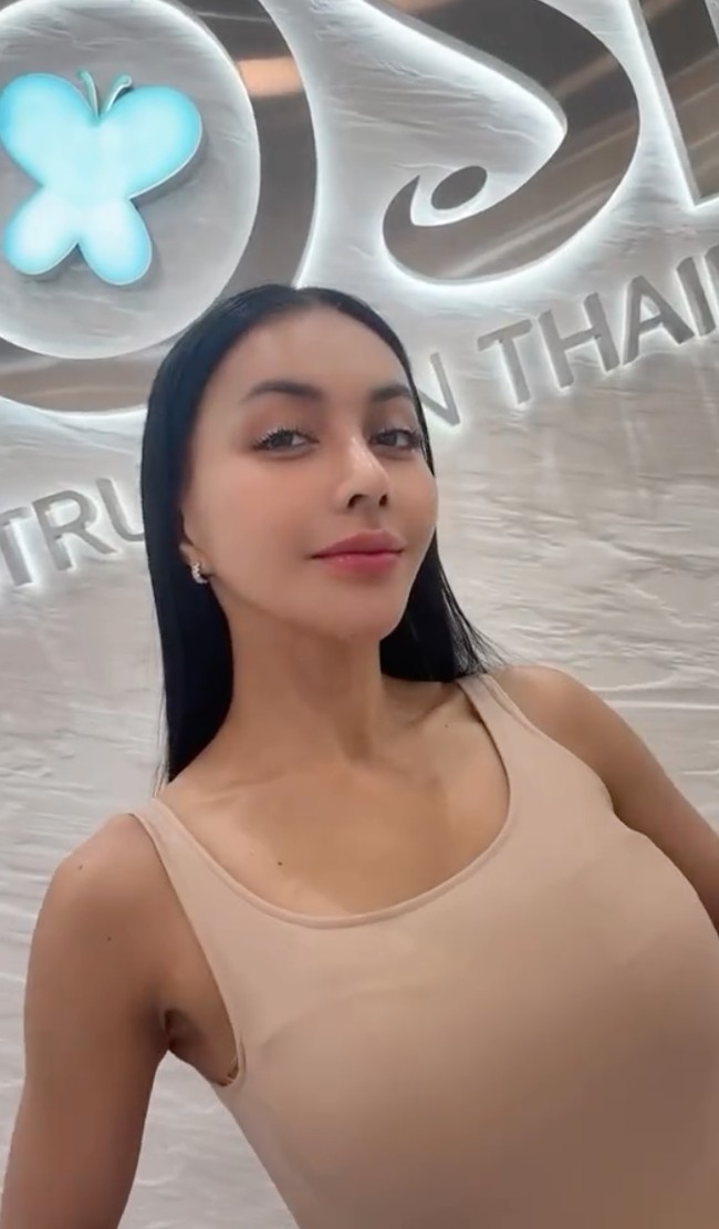 Dengan hidung yang lebih mancung, Denada terlihat semakin percaya diri memamerkan penampilannya di media sosial. Foto: Instagram/@denadaindonesia