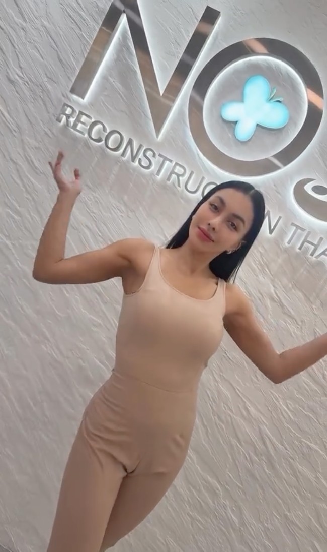 Penampilan terbaru Denada mengundang beragam komentar netizen. Ada yang memuji, namun ada juga yang mengaku lebih menyukai penampilannya sebelum oplas. Foto: Instagram/@denadaindonesia