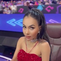 Dalam salah satu unggahan Denada mengungkapkan bahwa Caren Delano yang selalu mendukung dan membantu memberikan saran dokter untuk rhinoplasty. Denada pun mengaku puas dengan hasil oplasnya tersebut. Foto: Instagram/@denadaindonesia