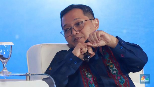Deputi I Kementerian Koordinator Bidang Perekonomian RI, Ferry Irawan menyampaikan paparan dalam acara CNBC Indonesia Economic Update 2025 di Jakarta, Rabu (18/6/2025). (CNBC Indonesia/Muhammad Sabki)