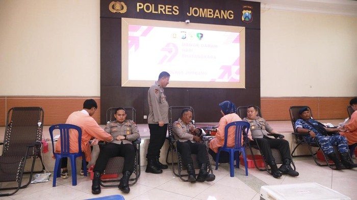 Donor darah di Polres Jombang
