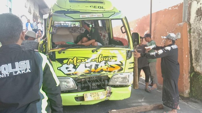Elf muat cabaik yang meluncur di pemukiman warga hingga menewaskan 1 orang korban.
