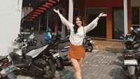 Dilihat dari Instagram, Rabu (18/6/2025), Eriska Nakesya membagikan potret terkini Warsun Zaenab yang naik kelas. Sudah tak di pinggir jalan, kini ia sudah bangun tempat nyaman di kawasan Cipete, Jakarta Selatan. (Foto: dok Instagram)