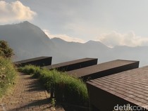 Tanpa Galeri Seni, Artotel Cabin Bromo Tawarkan Lukisan Gunung dan Langit Biru