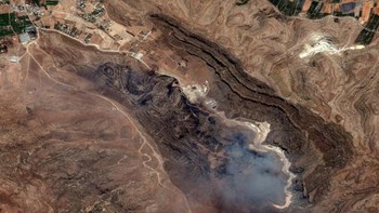 Gambar menunjukkan gambaran umum kebakaran yang terjadi di Fasilitas Militer Shiraz | Lihat gambar resolusi tinggi di sini Foto: Satellite image ©2025 Maxar Technologies